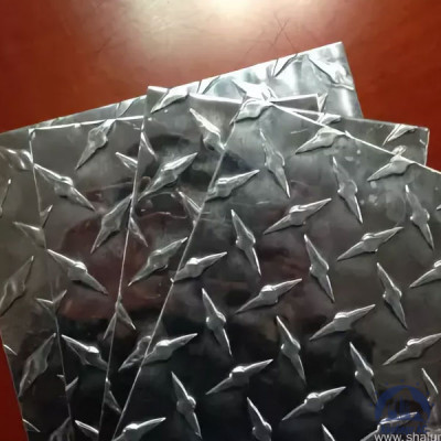 Лист алюминиевый рифленый 5х1500х3000 мм диамант